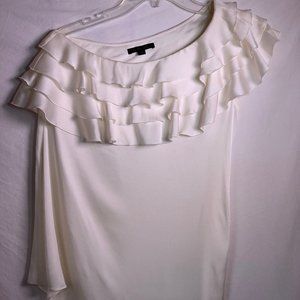 Irregular slant - shouldered T-shirt